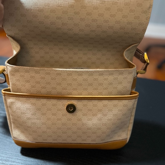 Vintage 80s Gucci Monogram Messenger Crossbody Cream Leather Micro G - Picture 8 of 12